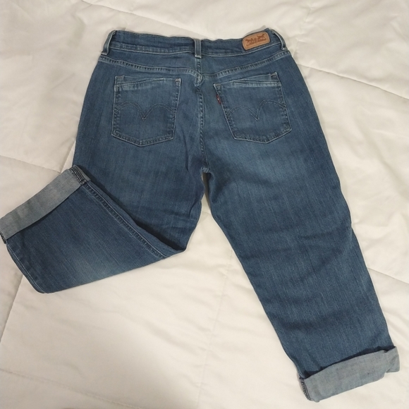 Levi's Cuffed Capri - Picture 6 of 6